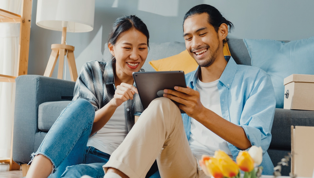 couple-looking-at-tablet-1200x683.webp