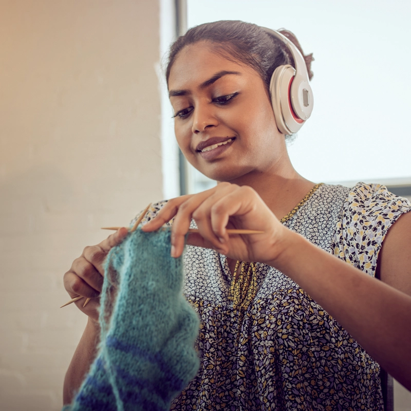 woman-knitting-800x800.webp