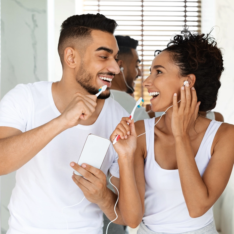 couple-listening-to-music-brushing-their-teeth-800x800.webp