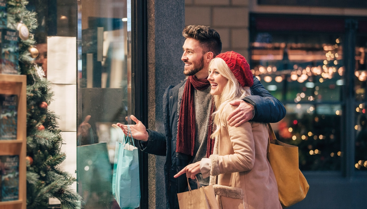 couple-window-shopping-1200x683.webp