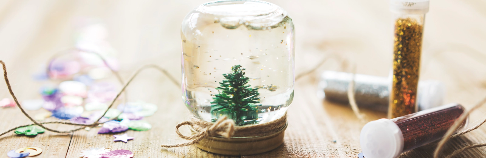 homemade-snow-globes-and-supplies-1600x522.webp